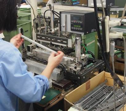 精密貼り付け作業